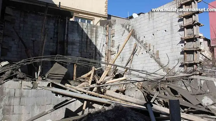 Gaziantep'te beton dökülürken inşaat kalıbı çöktü: 3 yaralı