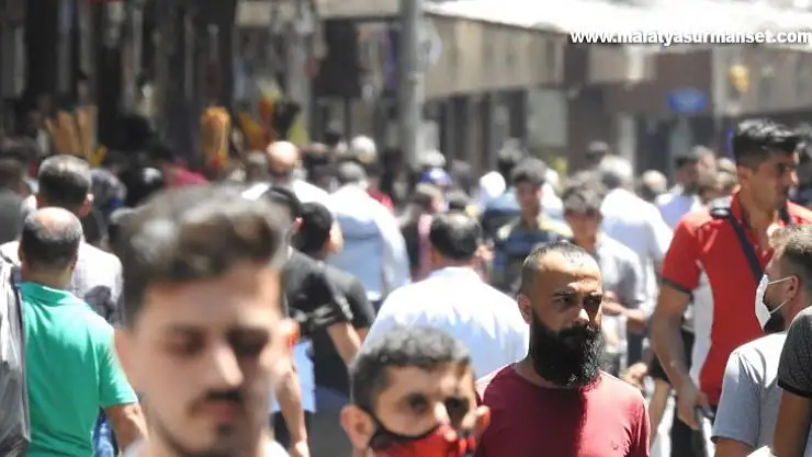 Gaziantep'te çarşı ve pazarlarda bayram yoğunluğu