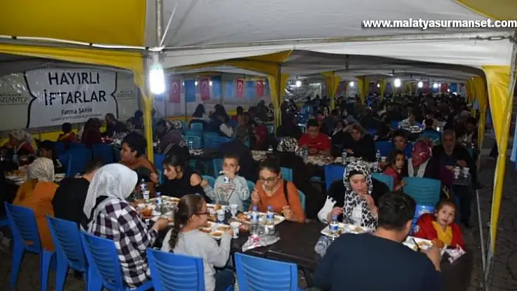 Gaziantep'te her gün bir mahallede iftarlık yemek dağıtılıyor
