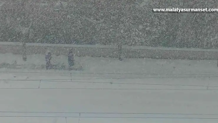 Gaziantep'te kar yağışı şiddetini arttırdı