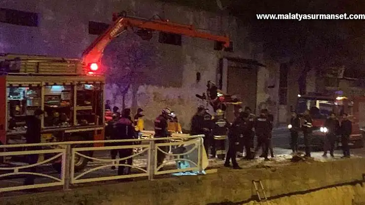 Gaziantep'te otomobil dereye uçtu: 2 yaralı