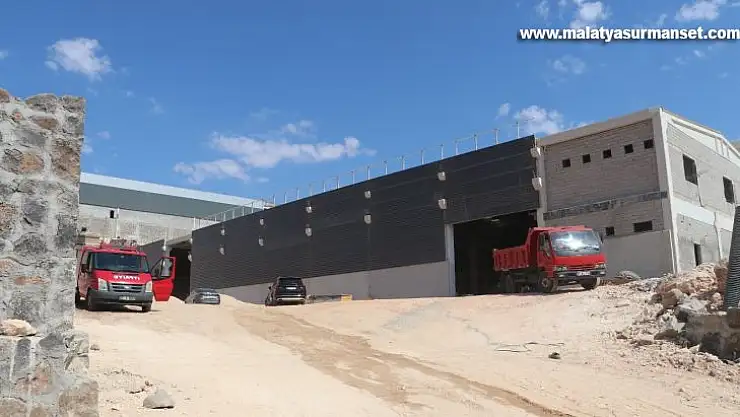 Gaziantep'te panel fabrikasında yangın çıktı: 2 yaralı