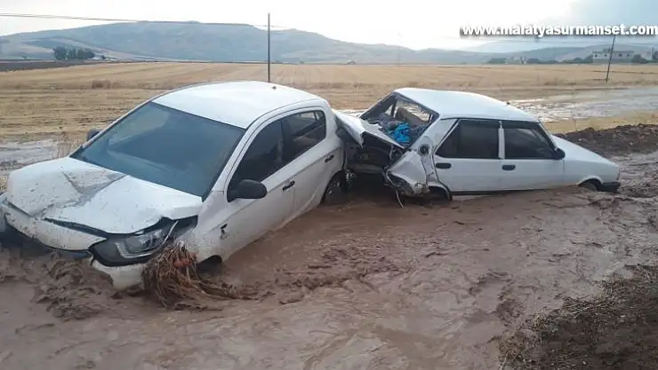 Gaziantep'te sağanak yağış kazaya sebep oldu: 4 yaralı