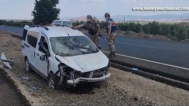 Gaziantep'te ticari araç takla attı: 1 ölü, 3 yaralı