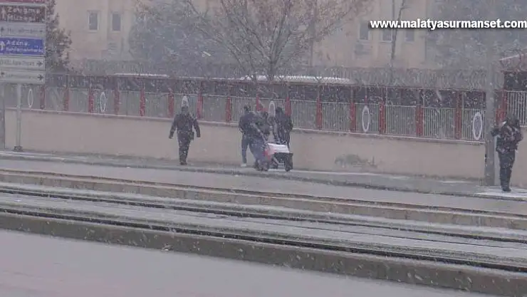 Gaziantep'te yılın ilk kar yağışı başladı