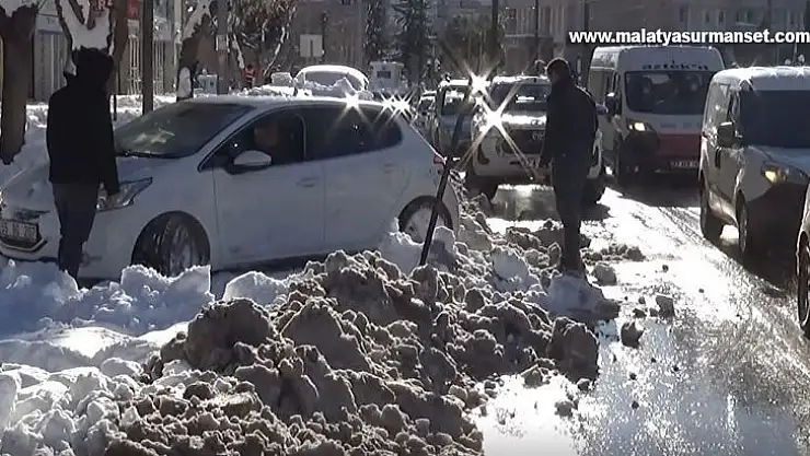 Gaziantep'te yoğun kar yağışı sonrası hayat normale dönüyor