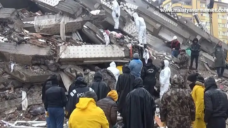 Gaziantep'teki enkazda çalışmalar devam ediyor