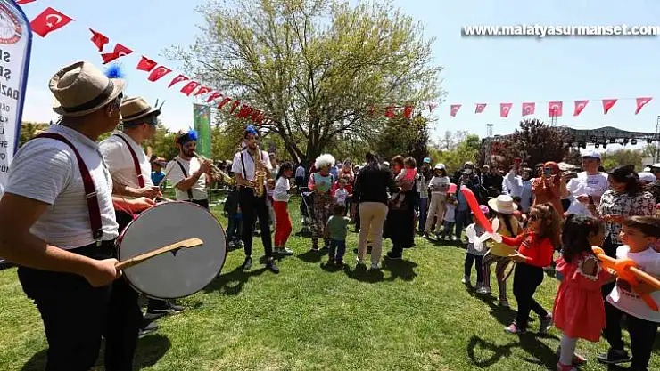 Gaziantepli çocuklar 23 Nisan'ı Masal Park'ta kutladı