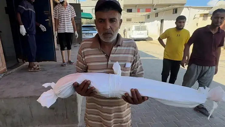 Gazze'de açlıktan ölenlerin sayısı 425'e yükseldi