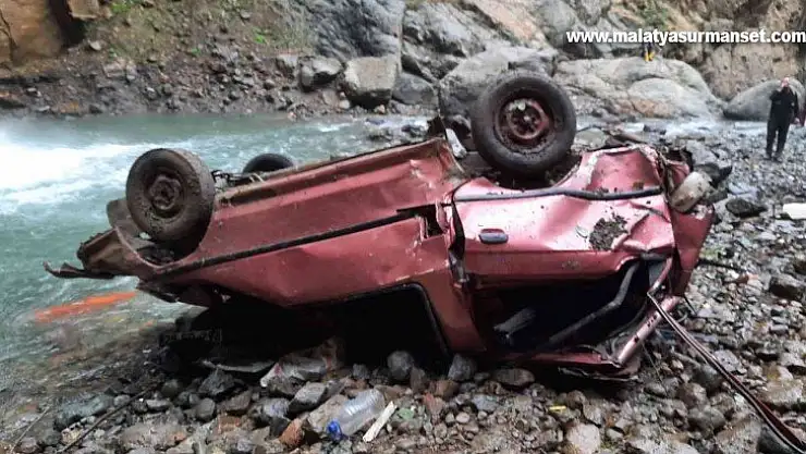 Gece aracı dereye uçan sürücünün bugün cesedi bulundu