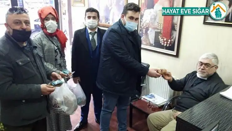 Gelecek Partisi Gençlik Kollarından Esnaflara Kandil Simidi!