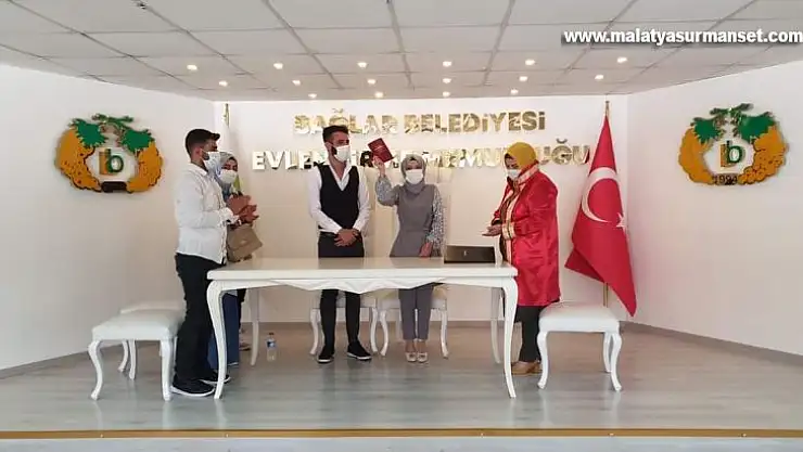 Genç çiftler, nikah işlemleri için Bağlar Belediyesi'ni tercih etti