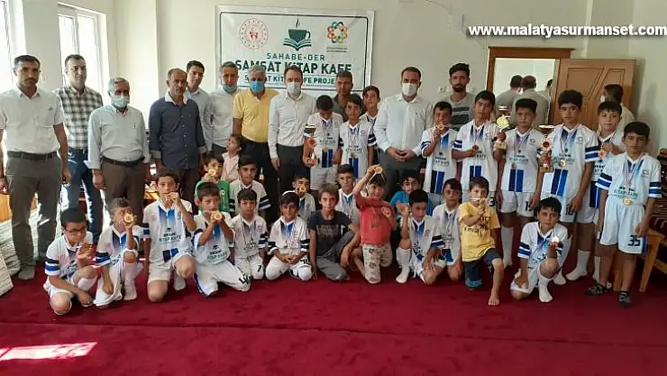 Gençlerin ilgi odağı kitap kafenin açılışı yapıldı