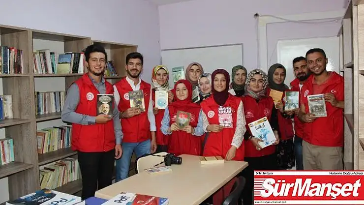 Gençlerin iyilik ağacı kitap açtı