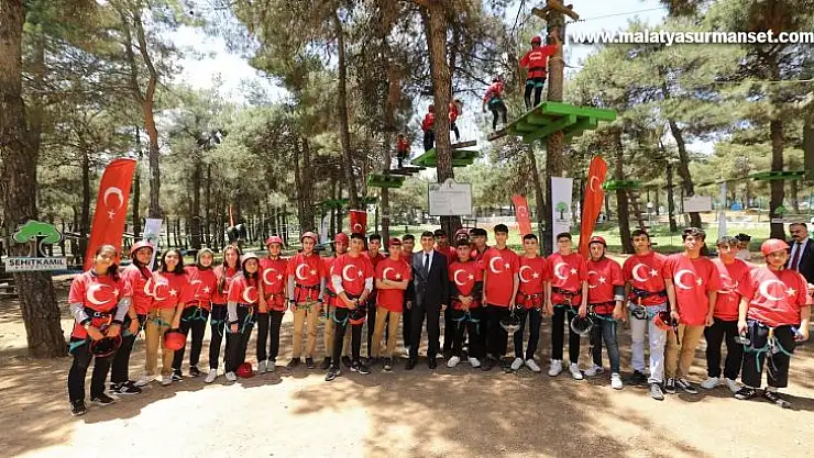 Gençlik kampı binlerce genci ağırlıyor