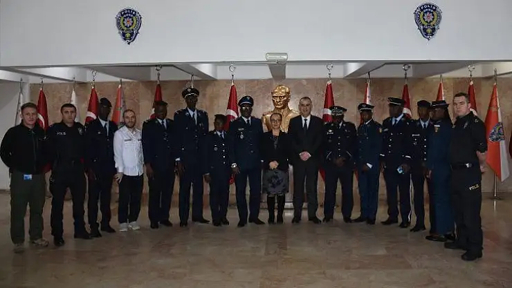 Gine polisine, önemli tesisleri koruma eğitimi