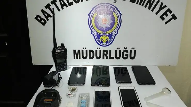 Gizli kaçış noktaları bulunan eve operasyon: 7 gözaltı