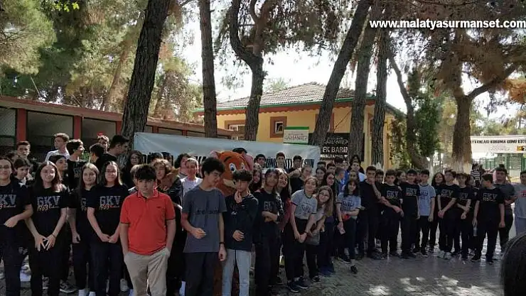 GKV'li öğrencilerinden hayvanlara mama desteği