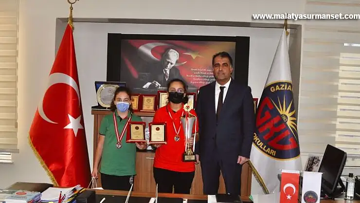 GKV'li satranç turnuvası kahramanları, ödüllendirildi