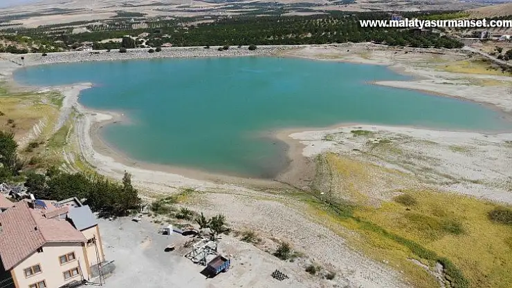 Göçmen kuşların mekanı olan göleti kuraklık vurdu