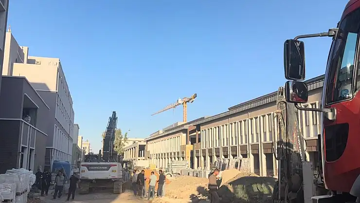 Göçük altında kalan işçi hayatını kaybetti