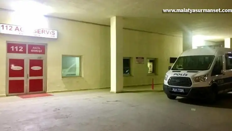 Göğsünden bıçaklanan yaşlı adam ağır yaralandı