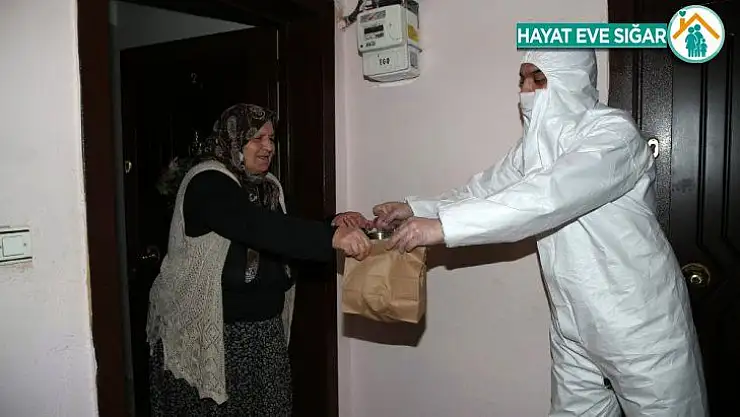 Gölbaşı Belediyesi, ihtiyaç sahiplerine iftar menülerini ulaştırdı