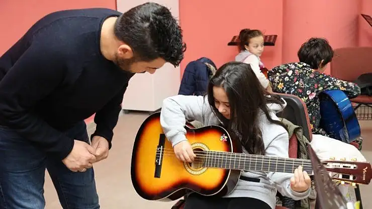 Gölbaşı Belediyesi kursları müzik tutkunlarını ağırlıyor