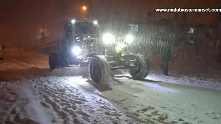 Gölbaşı Belediyesi yolları tuzluyor