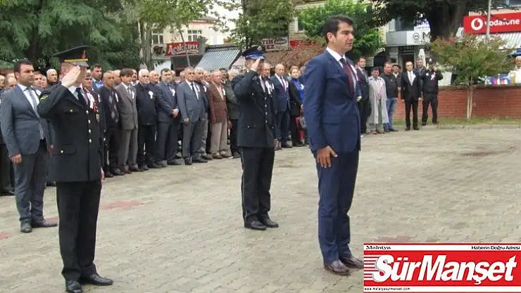 Gölbaşı'nda Cumhuriyet Bayramı çelenk sunumu yapıldı