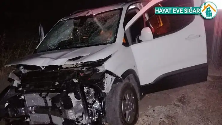 Gölbaşı'nda kamyonet yön levhasına çarptı