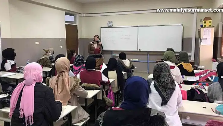 Görme engelinin engel olmasına izin vermedi, Rukiye öğretmen engelleri aşarak çocukluk hayalini gerçekleştirdi