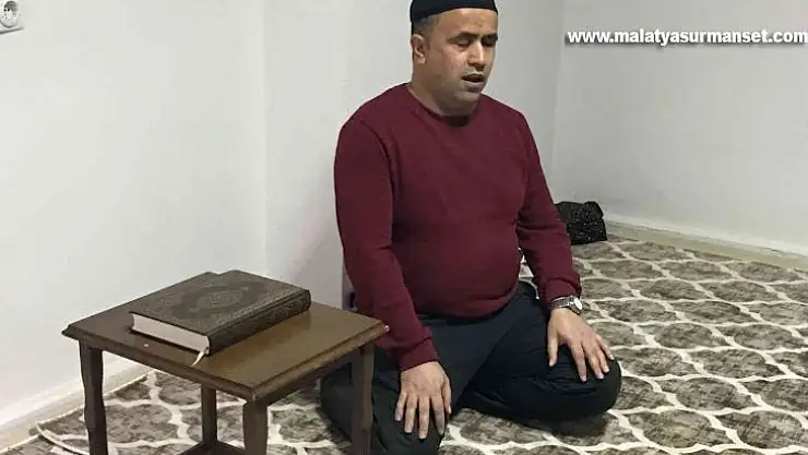 Görme engelli Polat'ın parmak ısırtan azmi, teypten dinlediği ayetlerle hafız oldu