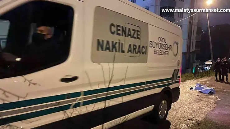 Görme engelli şahıs geri manevra yapan aracın altında kalarak can verdi