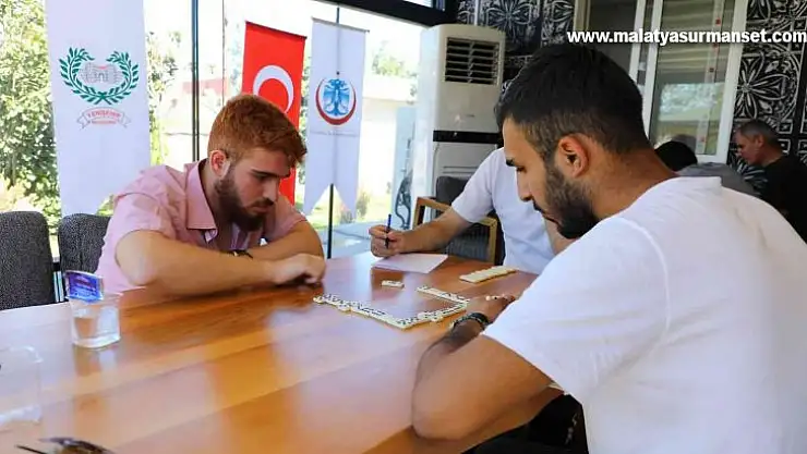 Görme engelliler geleneksel domino turnuvasında bir araya geldi