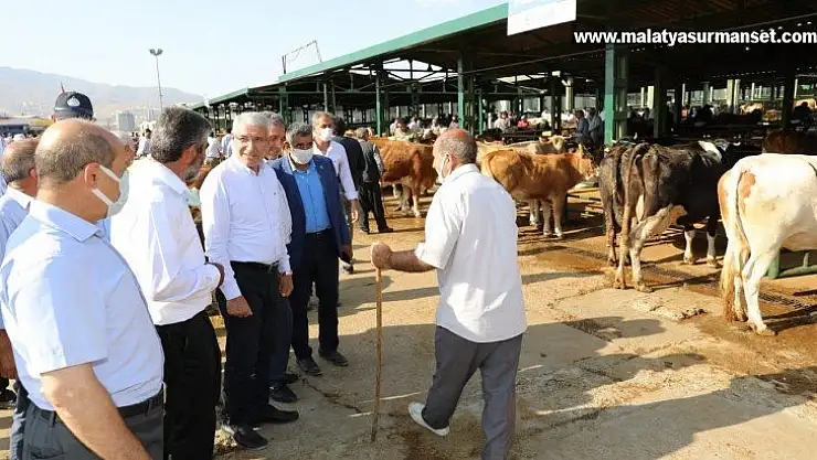 Güder, canlı hayvan pazarını ziyaret etti