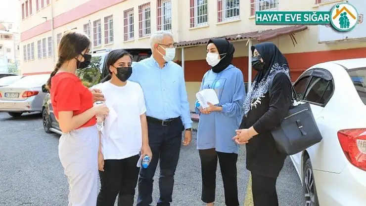 Güder, YKS'ye giren öğrencileri yalnız bırakmadı