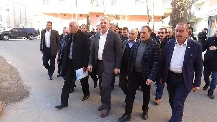 Güneydoğu Anadolu Ortak Akıl Platformu'dan evlat nöbetindeki ailelere ziyaret