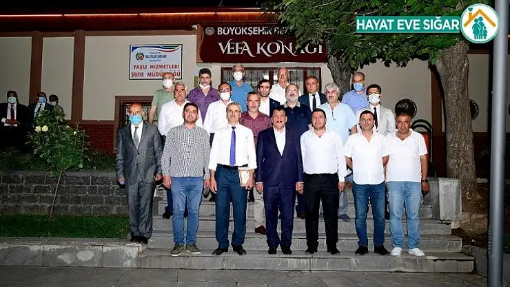Gürkan, muhtarlarla bir araya geldi