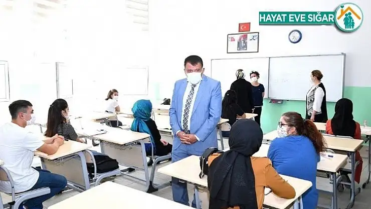 Gürkan, üniversite adaylarıyla buluştu