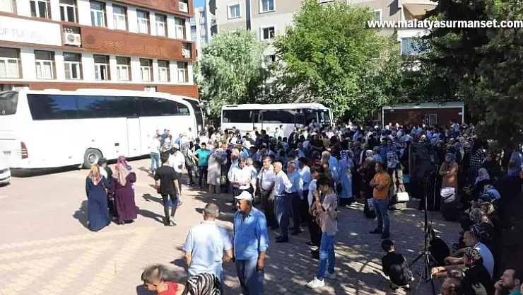 Hacı adayları dualarla uğurlandı