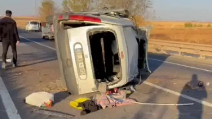 Hafif Ticari Araç Devrildi 1 Ölü 3 Yaralı