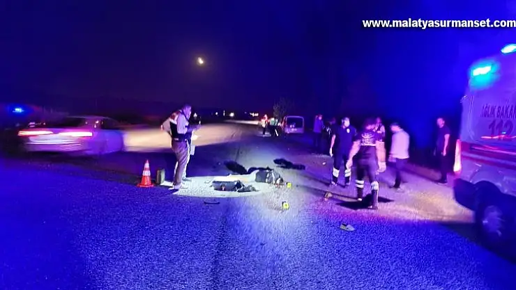 Hafif ticari araç motosiklete çarptı: 1 ölü, 1 yaralı
