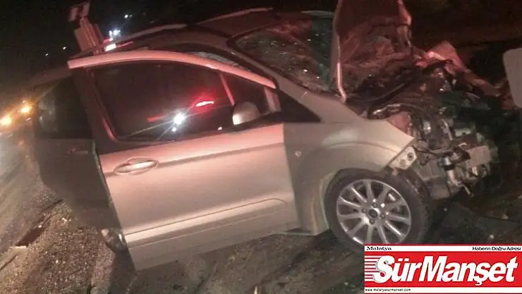 Hafif ticari araç otomobille çarpıştı 1 ölü  2 yaralı