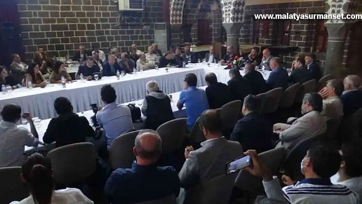 Hafıza Odası sergisini açan Ahmet Güneştekin, Bakan Soylu'ya yanıt verirken, teröristlere övgüler yağdırdı