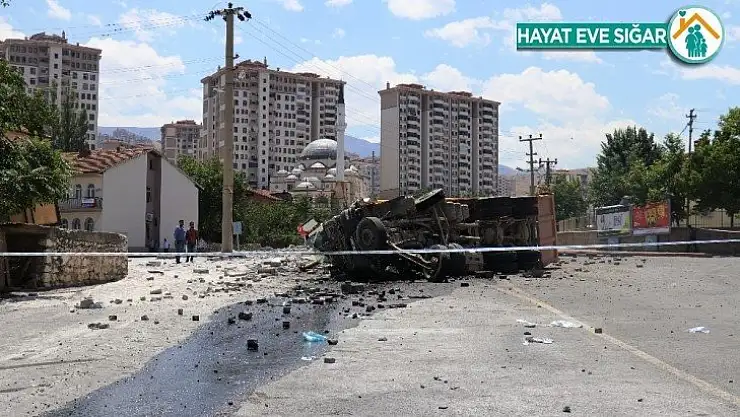 Hafriyat kamyonu ortalığı savaş alanına çevirdi