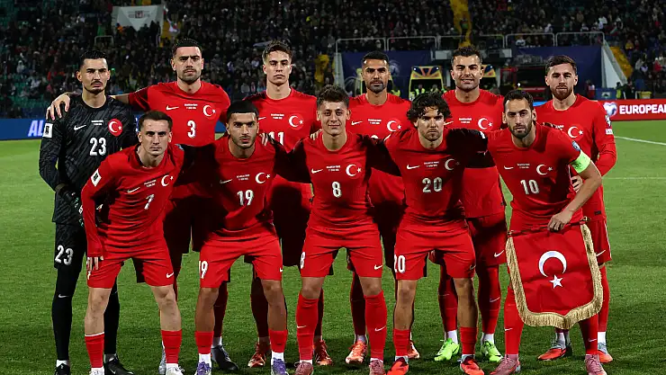 Hakan Çalhanoğlu 100. kez milli formayı giydi