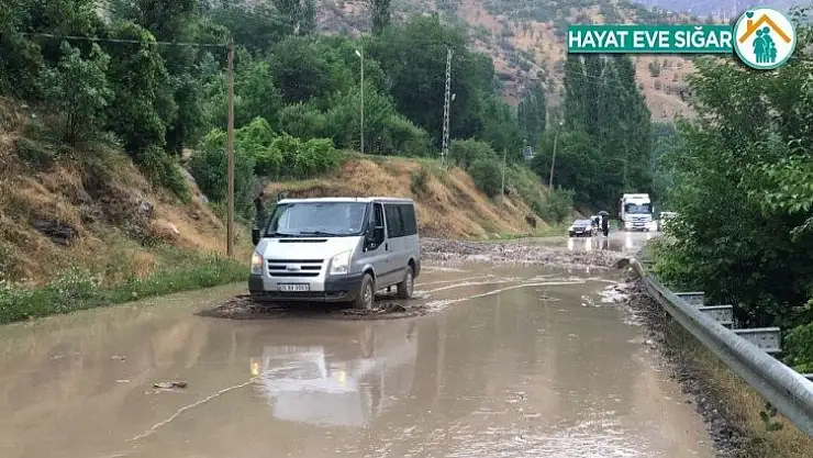 Hakkari-Çukurca yolunda sel