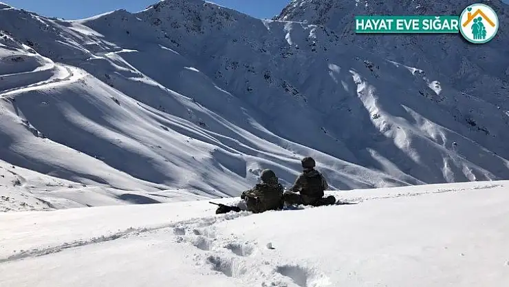 Hakkari'de çığ: 1 şehit, 1 kayıp