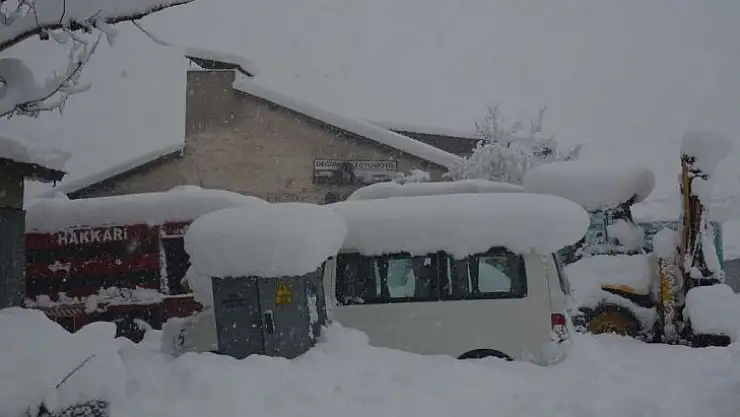 Hakkari'de 53 yerleşim yeri ulaşıma kapandı